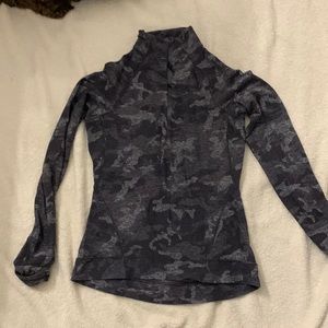 Pullover lululemon top.
